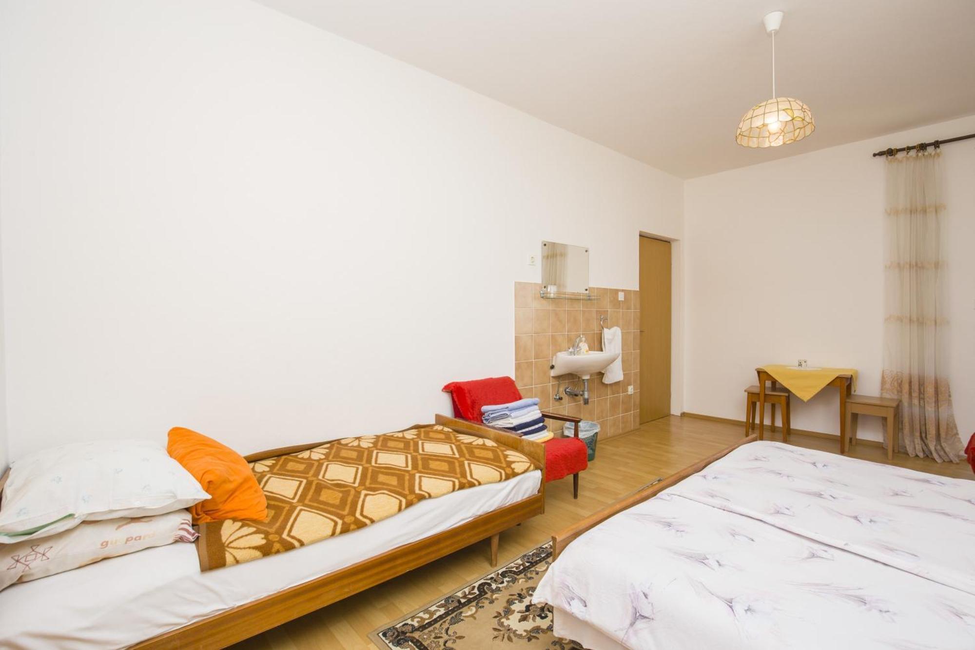 Rooms Padovan Banjol Exterior photo