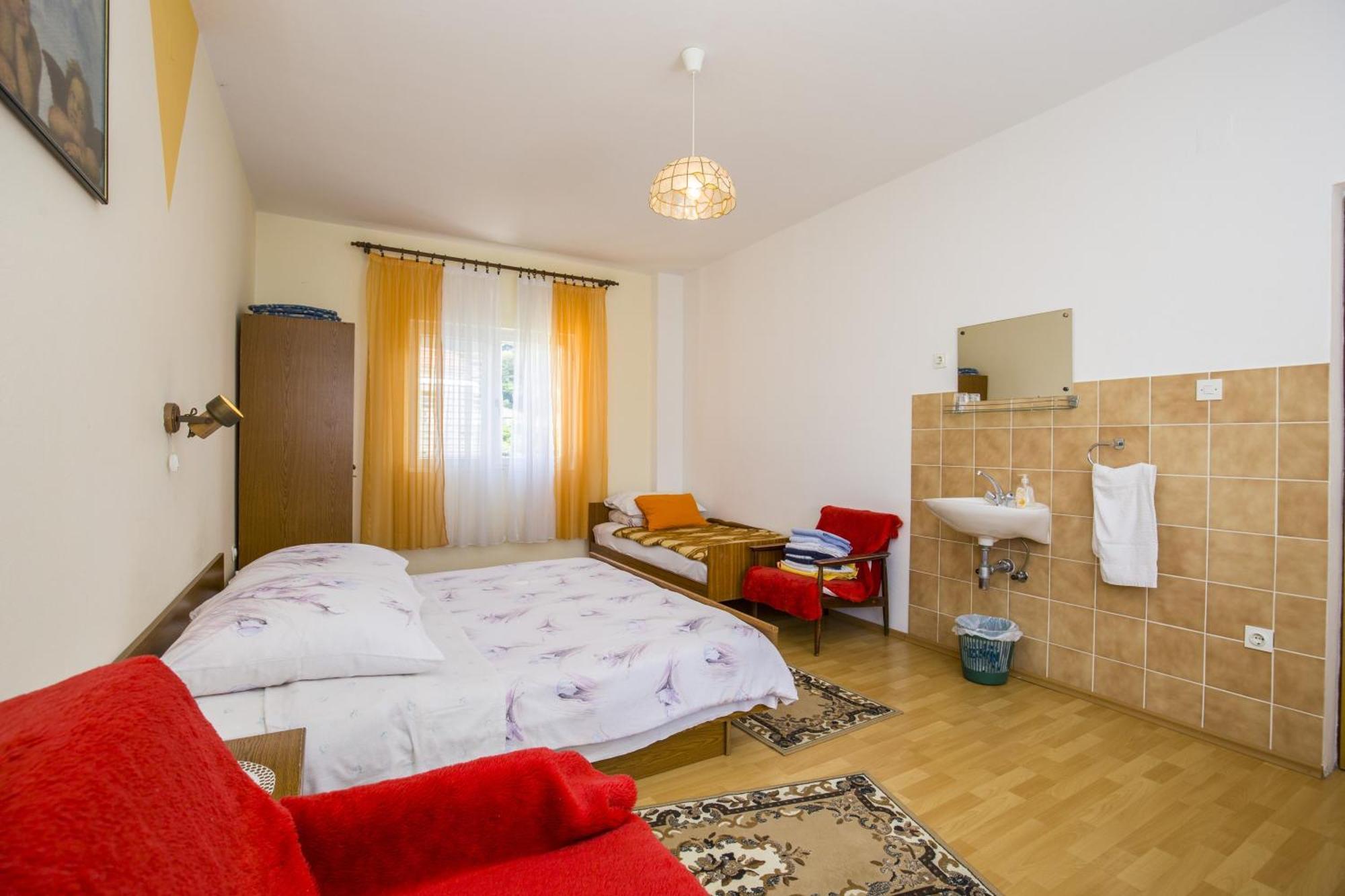 Rooms Padovan Banjol Exterior photo